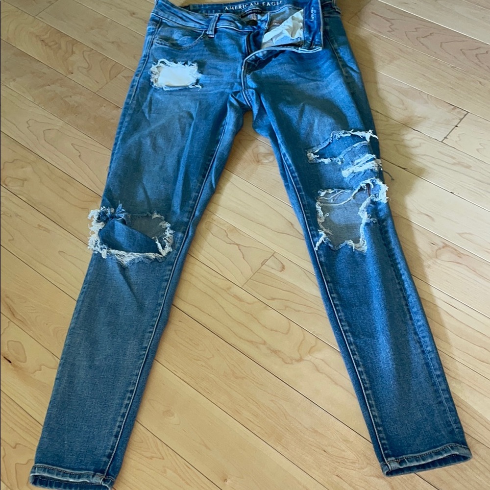 American Eagle Outfitters Skinny Jeans with Distressed Details size 6